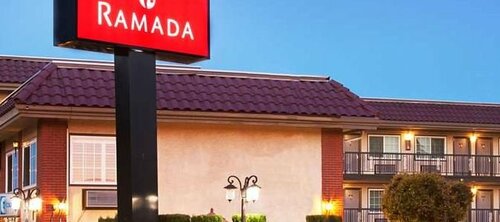 Гостиница Ramada by Wyndham Pasadena в Пасадене