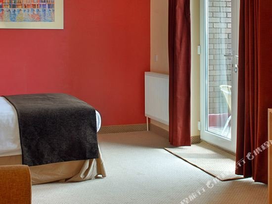 Фото Antoinette Hotel Wimbledon