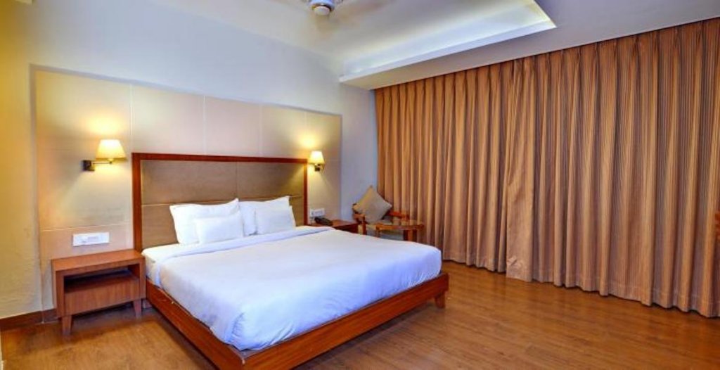 Фото L N Marriott Hotel