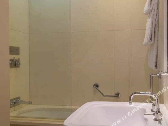 Фото Woodlands Park Hotel