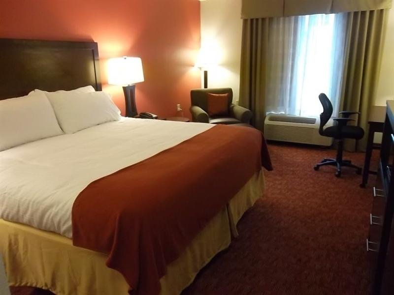 Фото Holiday Inn Express Hotel & Suites Brookhaven, an Ihg Hotel