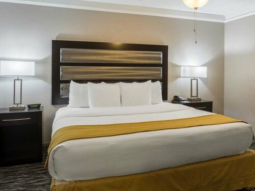 Гостиница Clarion Inn Conference Center Gonzales в Гонсалесе