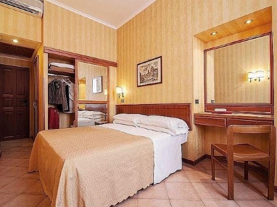 Фото Hotel Pomezia