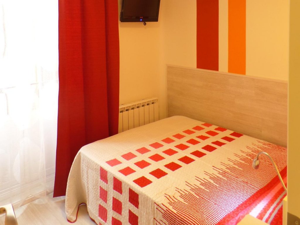 Фото Far Home Plaza Mayor Hostel