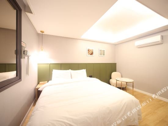 Фото The Stone Bridge Hotel