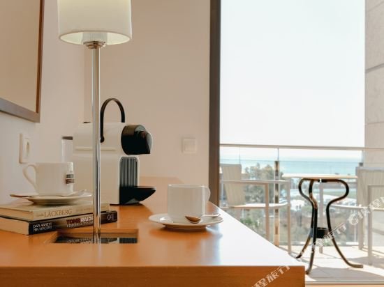 Фото Hotel Nh Hesperia Barcelona del Mar