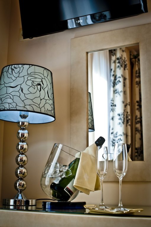 Фото Hotel Condes de Castilla