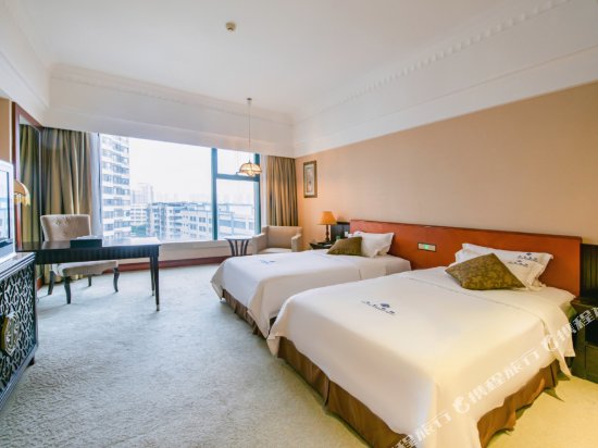 Фото Palace International Hotel