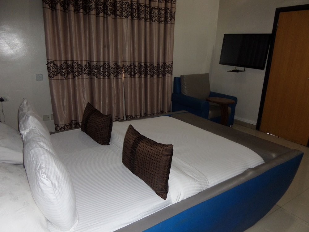 Фото Primal Hotel GRA-Ikeja
