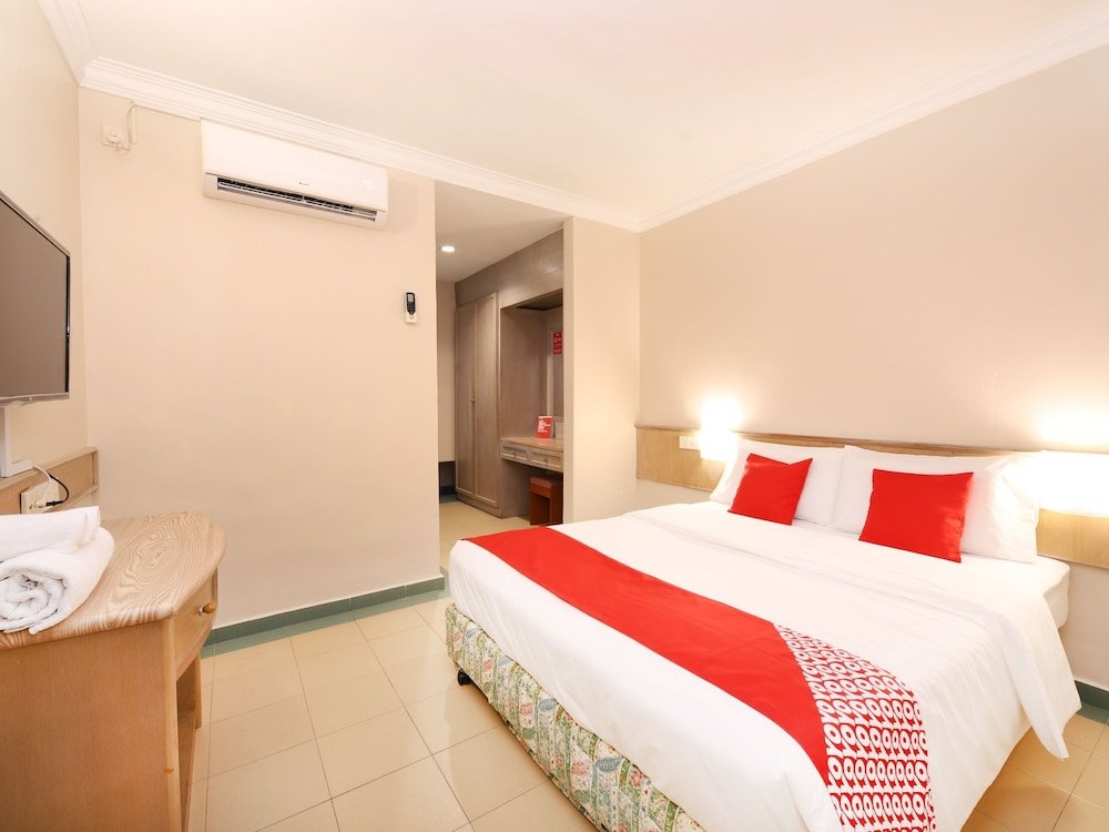 Фото Oyo 764 Hotel Famous Inn