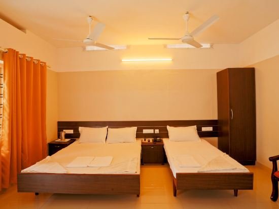 Фото Hotel Keerthi