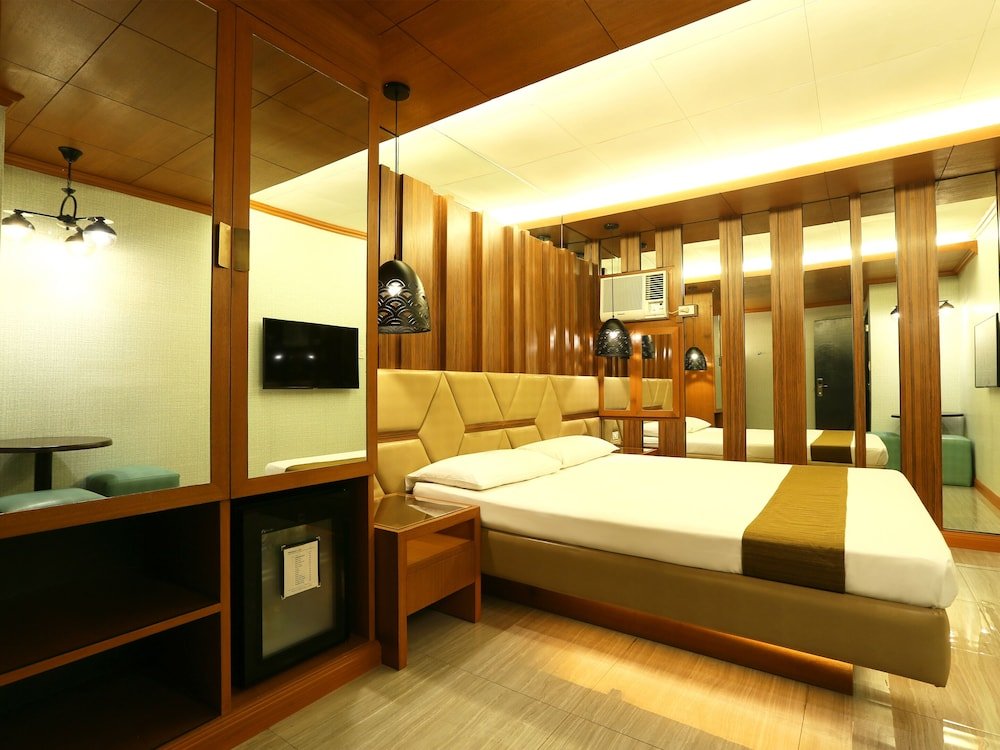 Фото Victoria Court Malate, Manila