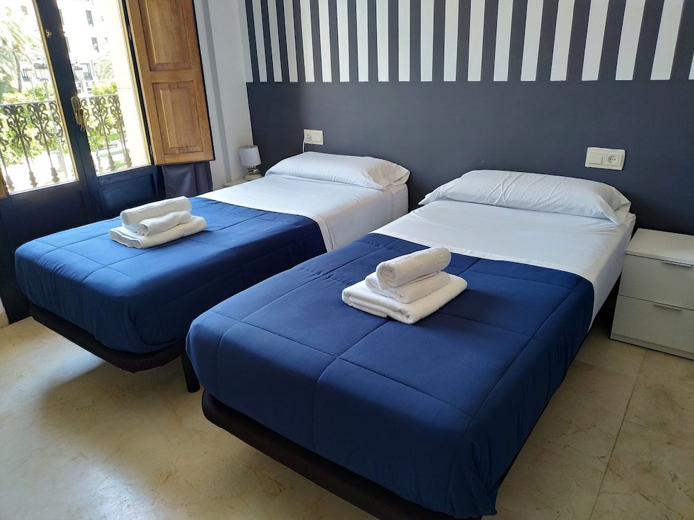 Фото Flats Friends Plaza de la Reina