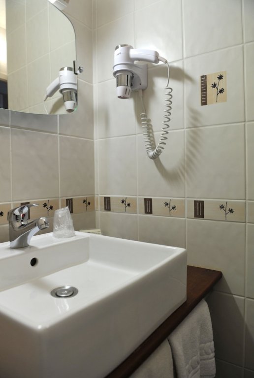 Фото Hôtel Les Tilleuls, Bourges