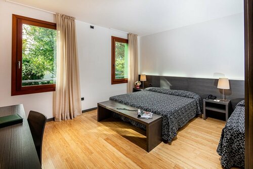 Внешний вид отеля Hotel La Pergola в Линьяно-Саббьядоре, фото 2