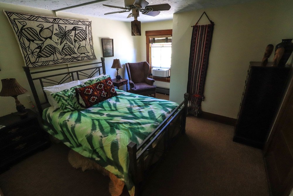 Фото Follansbee Inn