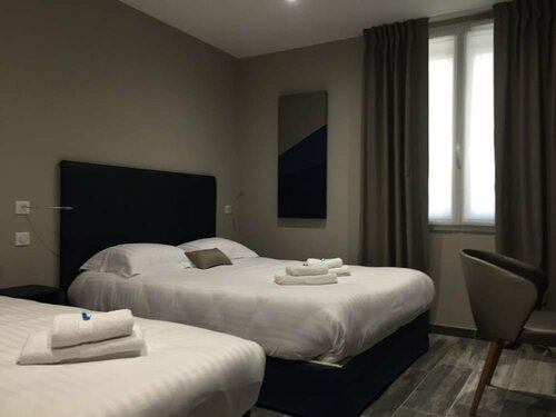 Гостиница Hôtel Restaurant La Source в Ла-Туре-дю-Пене