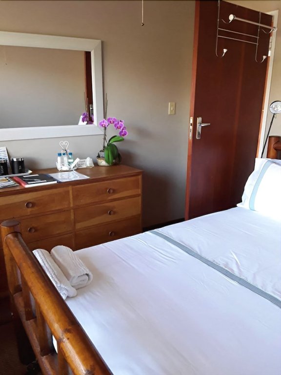 Фото Sues B&b in Bothasig