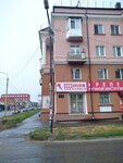 В этом доме жил с 1949 по 1999 год выдающийся радиоконструктор Илья Аронович Народицкий 1915-1999 годы (Gusarova Street, 28), placa conmemorativa, primera piedra