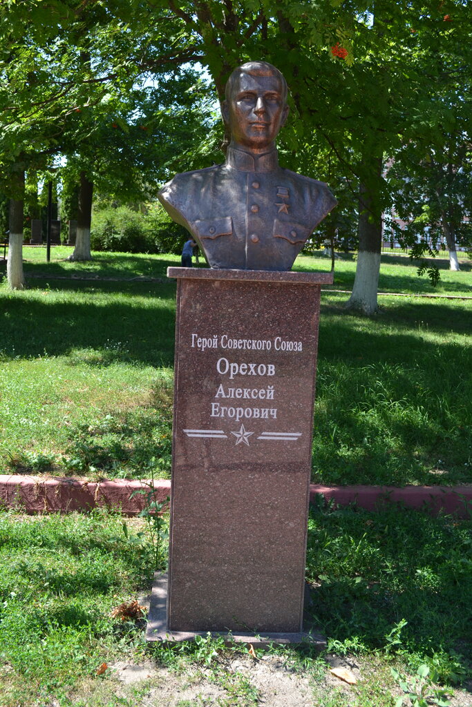 Monument, memorial Бюст Героя Советского союза Орехов Александр Егорович, Korocha, photo