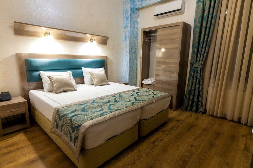 Фото отеля 2