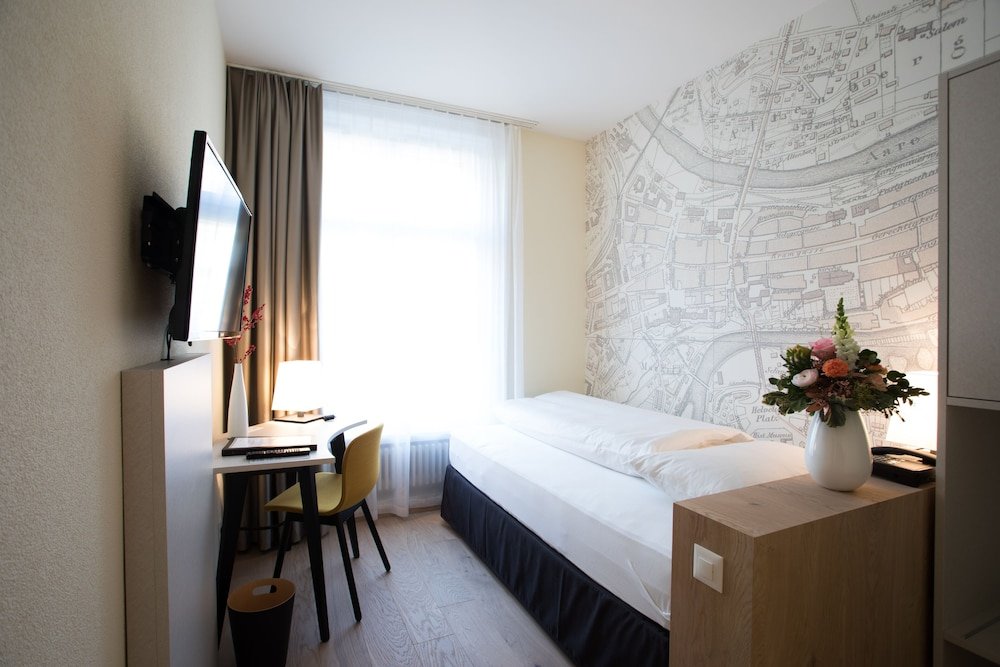 Фото Easy Hotel Metropole by Kreuz