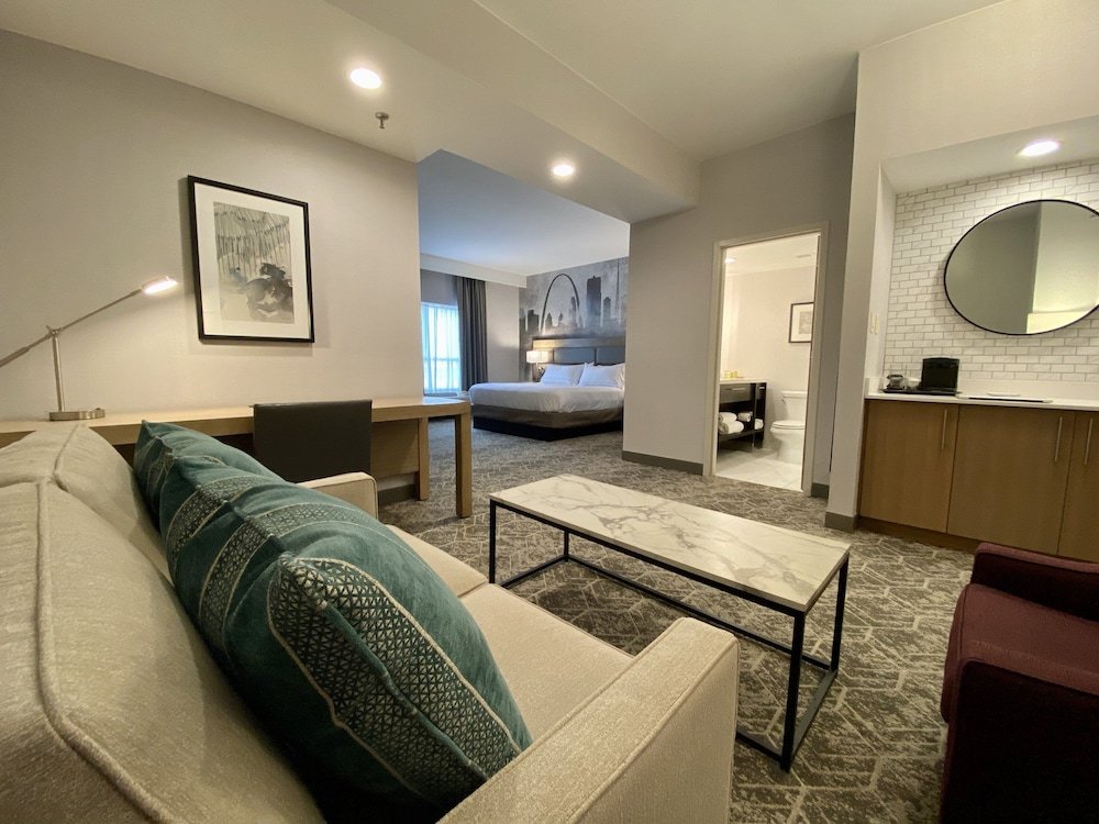 Фото DoubleTree by Hilton St. Louis Airport