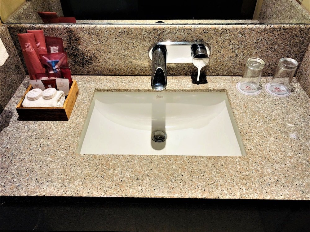 Фото Ironwood Hotel