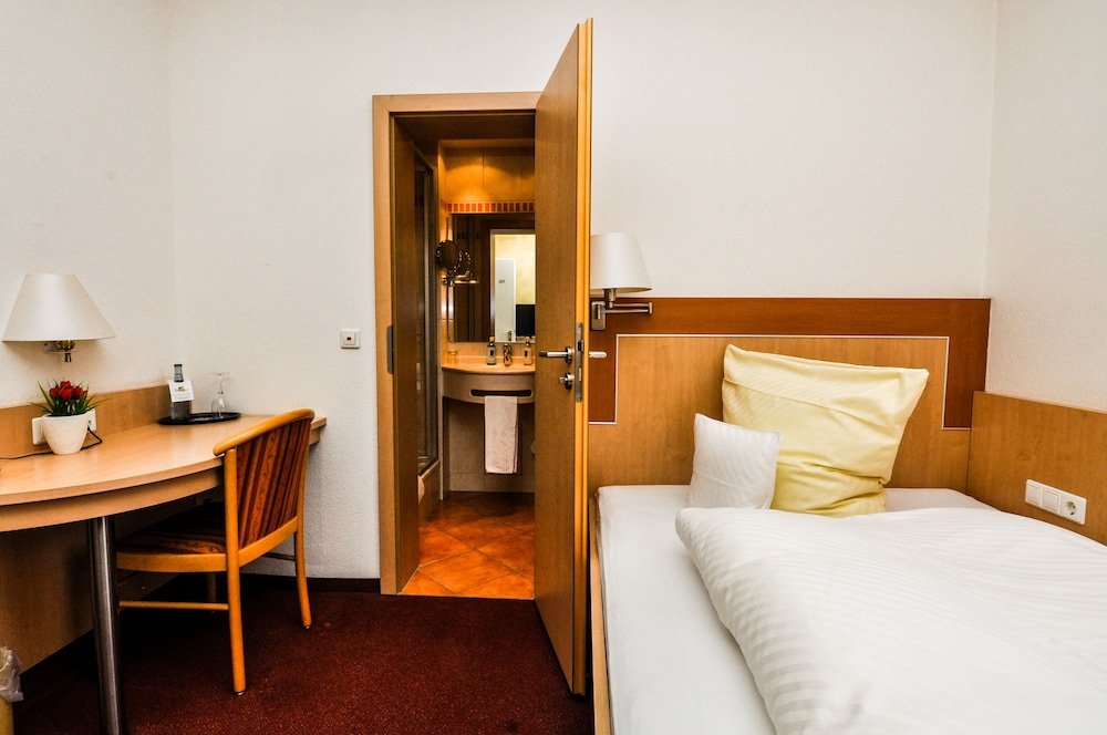 Фото Hotel Garni Metzingen