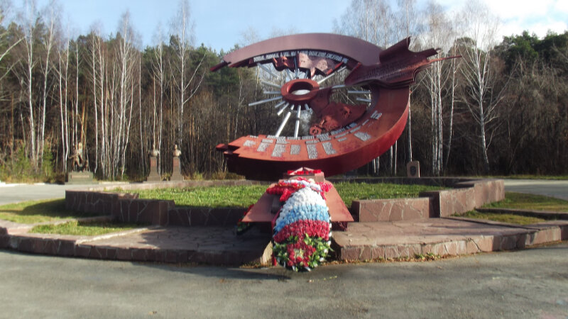Памятник мотоциклу в Тюмени