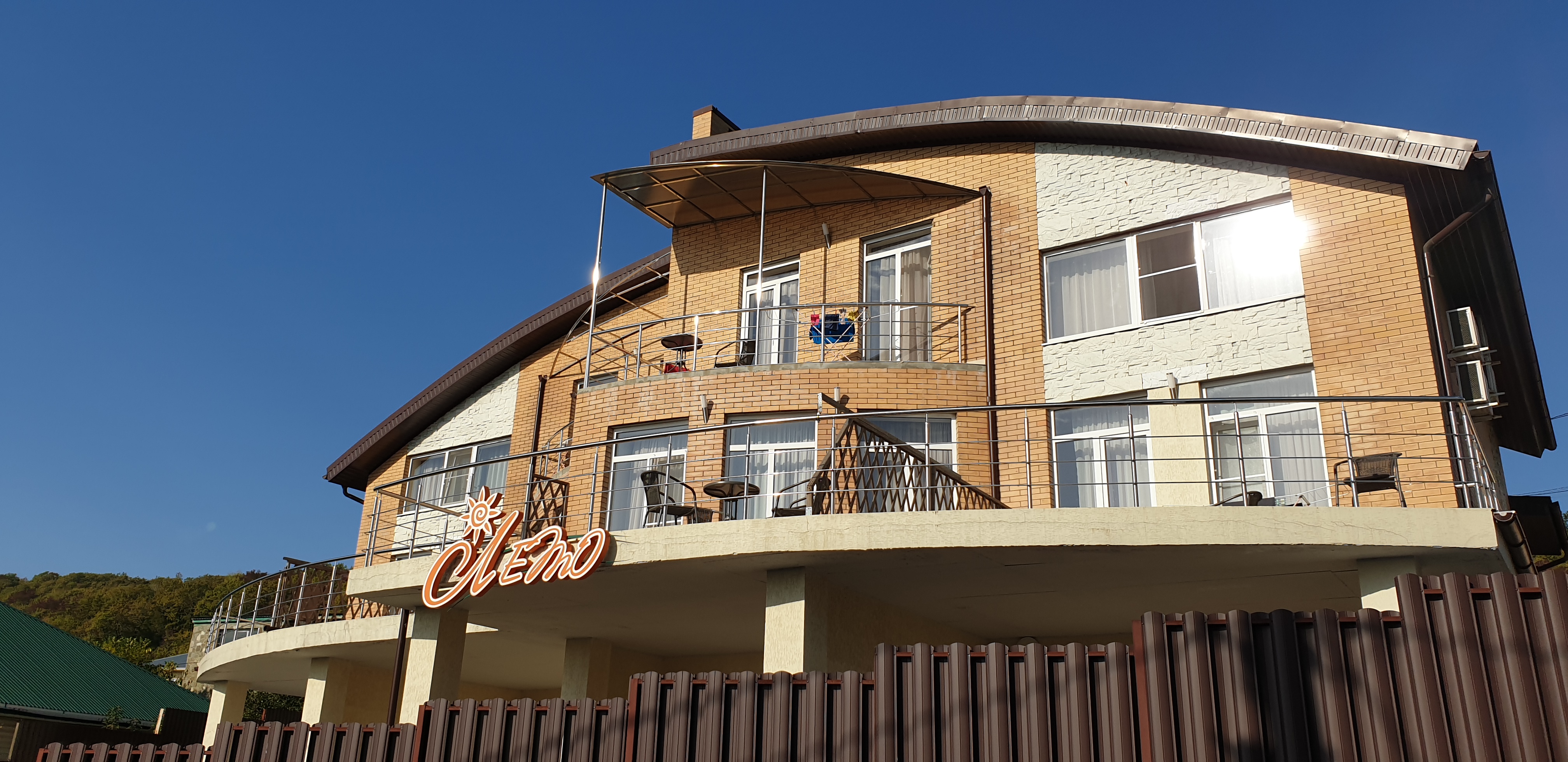 Фото отеля 1