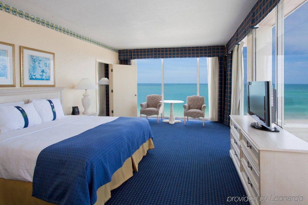 Фото Cirque St. Armands Beachside