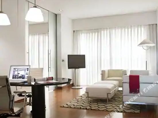 Фото Hilton Madrid Airport