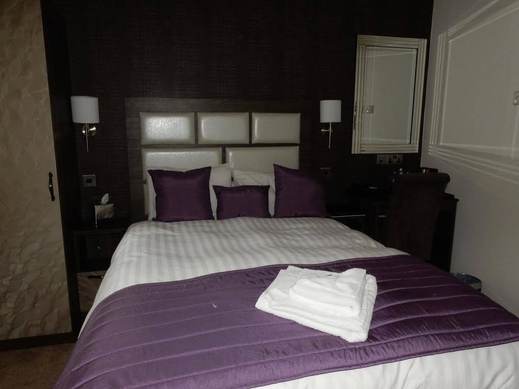 Фото The White Swan