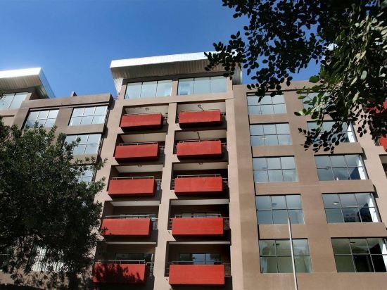 Фото The Nicol Hotel and Apartments