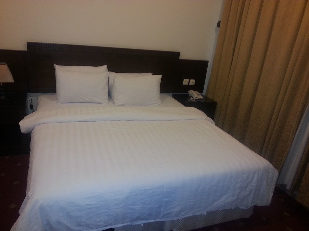 Фото Al Raha Hotel Suites