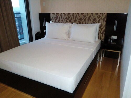 Гостиница Lux Milano Residences Versace Makati