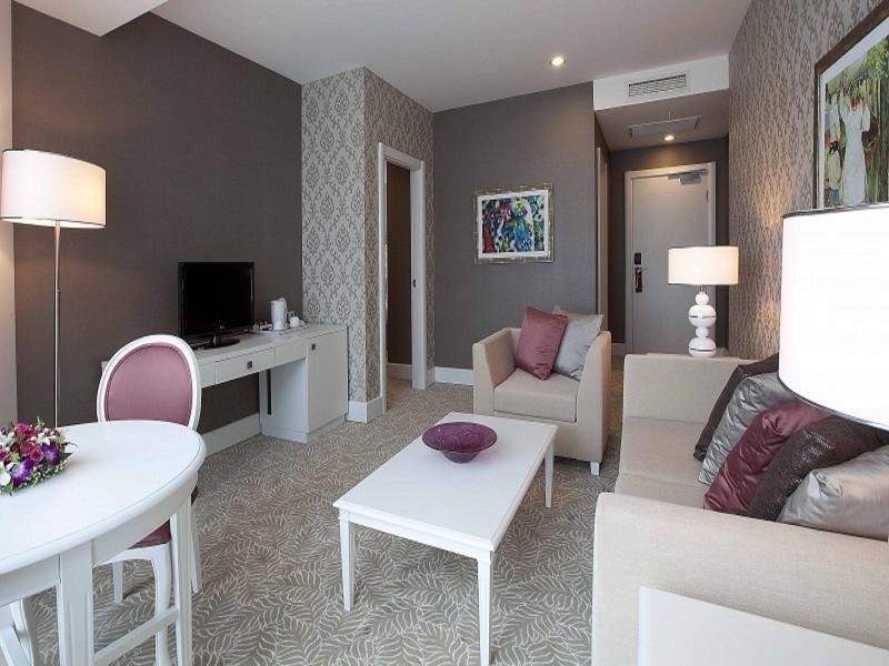 Фото Qafqaz Baku City Hotel & Residences