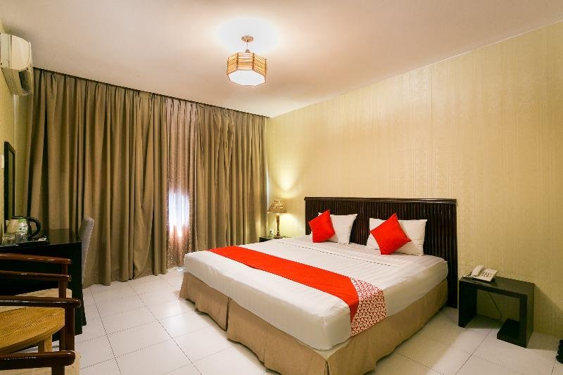 Фото Holiday Hotel