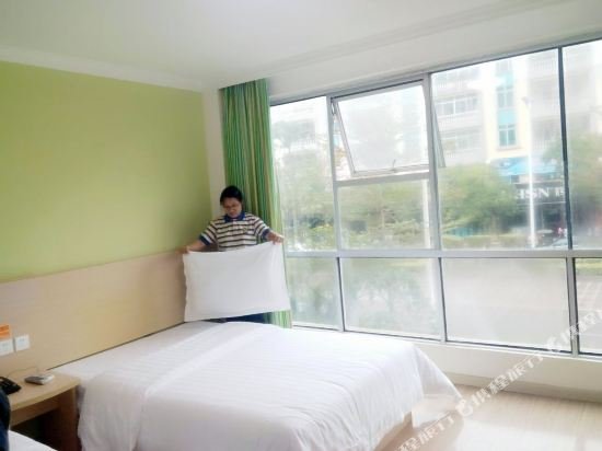 Фото 7 Days Inn Fangchenggang Taohuawan Plaza Branch