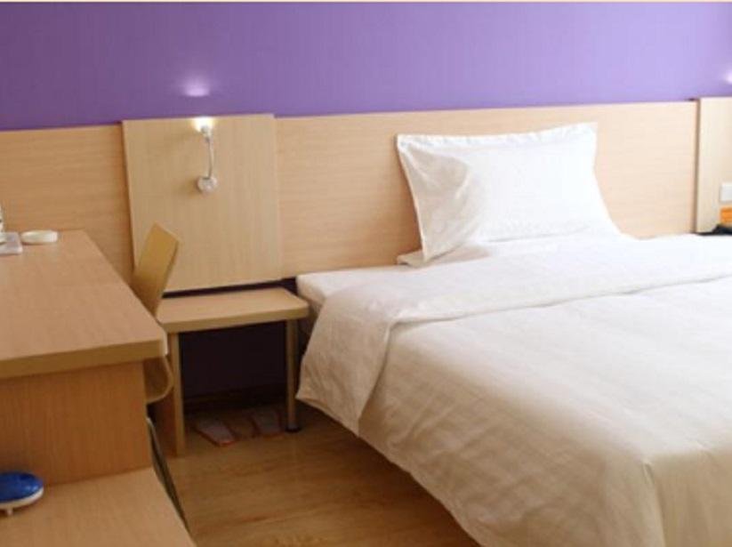 Фото 7 Days Inn Dalian Xian Road Business Center Xinggong Street Subway Station Branch