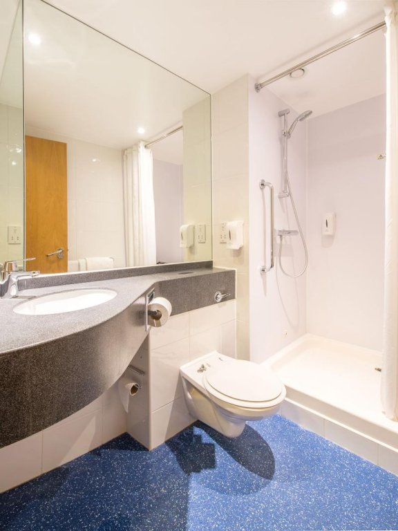 Фото Travelodge London Wembley Hotel