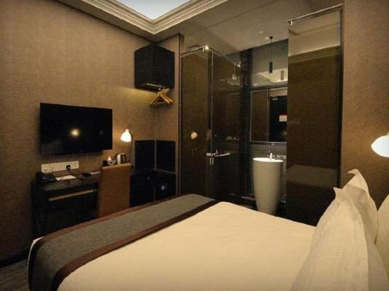 Фото 1969 Business Suites