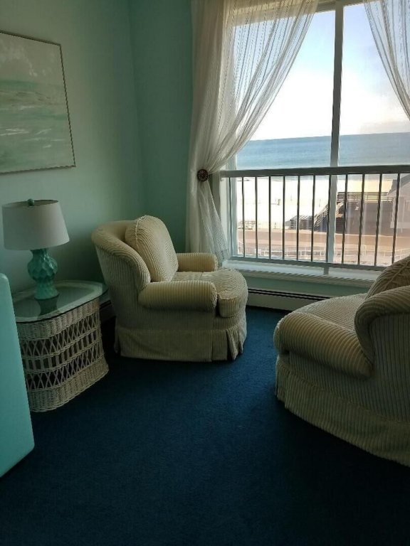 Фото Mayfair Hotel