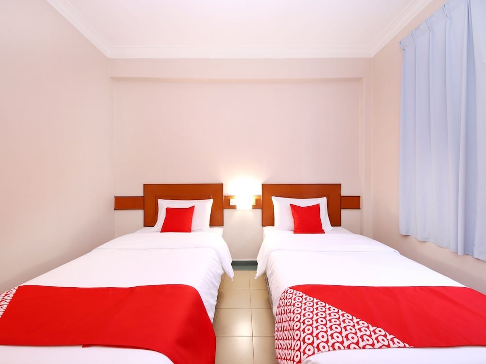 Фото Oyo 764 Hotel Famous Inn