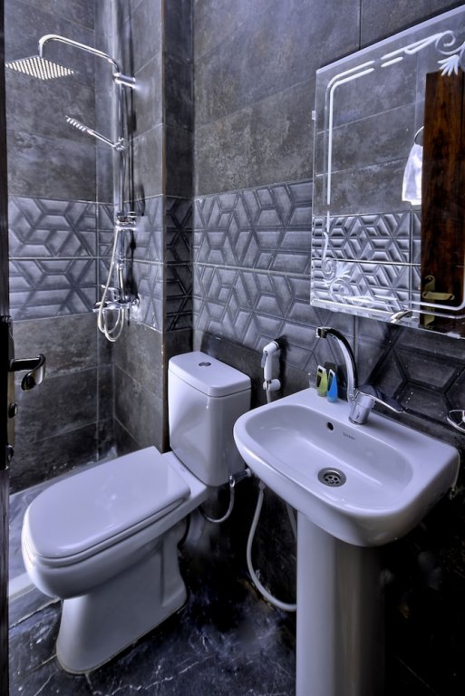 Фото The Square Boutique Hotel