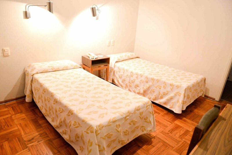 Гостиница Hotel Los Cedros в Сальто