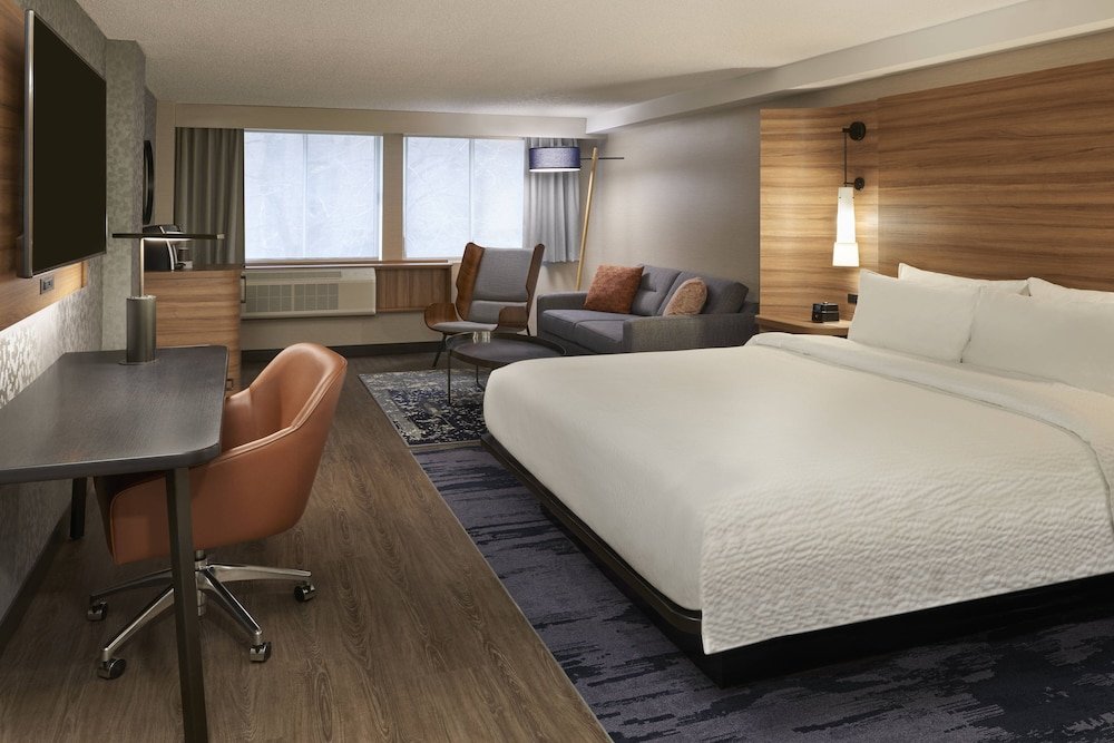 Фото Fairfield by Marriott Montreal Downtown