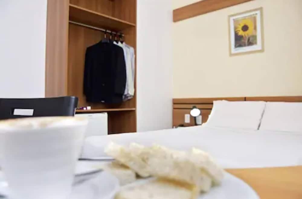 Фото Delcas Hotel