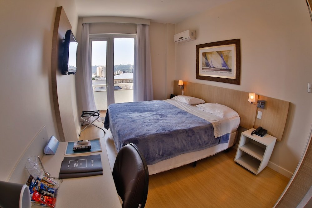 Фото Charrua Hotel